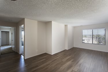 Villa Temecula Apartments - San Diego, CA