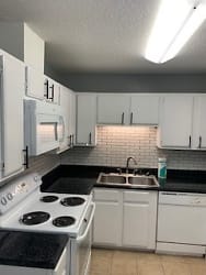 Willow Creek Apartments - Knoxville, TN