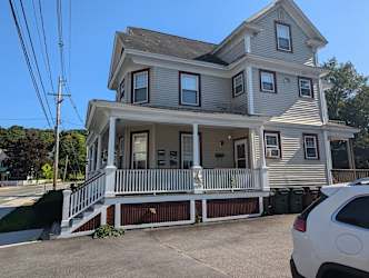 142 Elm St #3 - Amesbury, MA