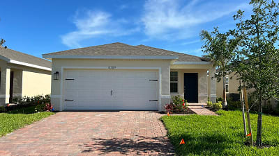 8789 Swell Brooks Ct - North Fort Myers, FL