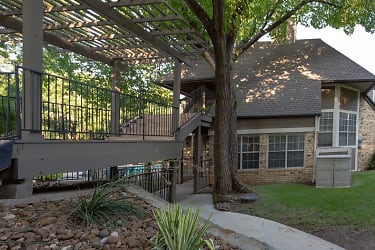 River Park Apartments - Dallas, TX