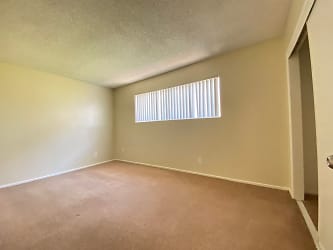 6611 Haskell Ave unit 224 - Los Angeles, CA