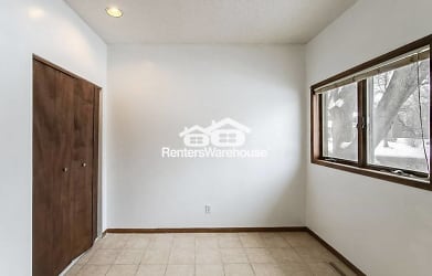 2730 Orchard Ln unit B - Excelsior, MN