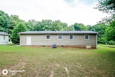 5267 Maple Valley Rd Sw - Mableton, GA