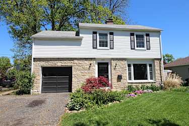 2244 Woodstock Rd - Upper Arlington, OH