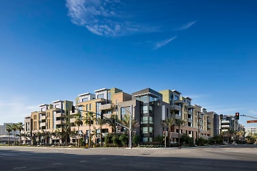 Metropolis Apartments - Irvine, CA