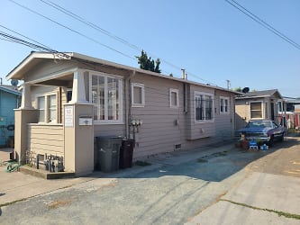 3709 Brookdale Ave unit 3709-1/2 - Oakland, CA