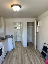 5272 Main St - Springfield, OR
