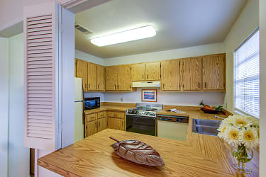 Carlton Arms Of Magnolia Valley Apartments - New Port Richey, FL