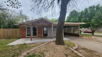 6408 NW 23rd St - Bethany, OK