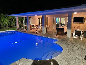 1121 Hardee Rd - Coral Gables, FL