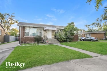 810 N Maple Dr - Chicago Heights, IL
