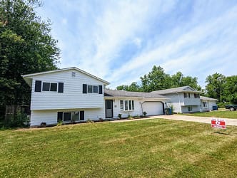 608 Grantwood Ave - Sheffield Lake, OH