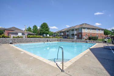 The Retreat At Dry Creek Farms Apartments - Goodlettsville, TN