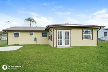 13225 3Rd St - Fort Myers, FL