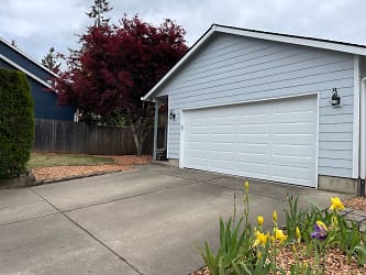 10130 NW Chamberlain Pl - North Plains, OR