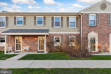 24 Barclay Ct - Blue Bell, PA