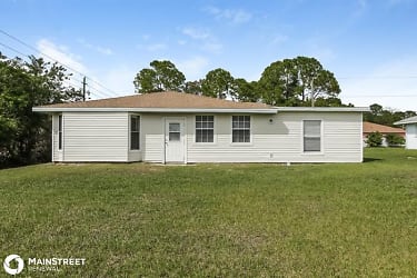 7993 Rockwell Ave - North Port, FL