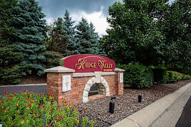 650 Napa Valley Dr - Milford, MI