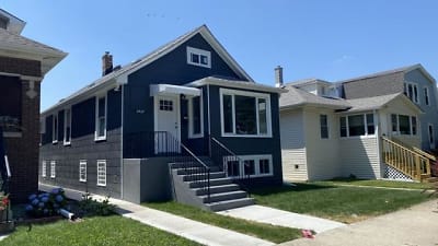 5937 W Eastwood Ave - Chicago, IL