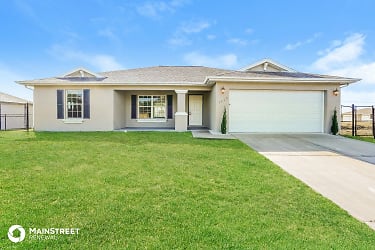 1422 Nw 1St St - Cape Coral, FL