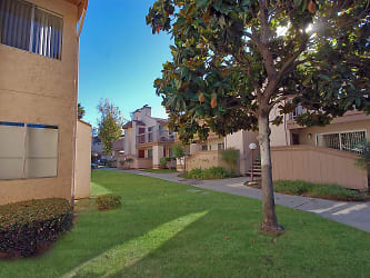 Oak Hill Apartments - Escondido, CA