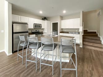 Parkway Apartments - College Station, TX