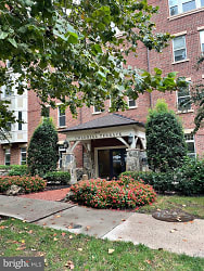 1633 N Colonial Terrace #413 - Arlington, VA