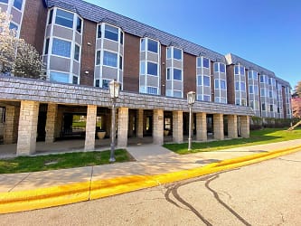 2400 Windsor Mall 1 K Apartments - Park Ridge, IL
