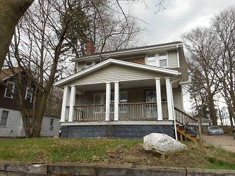 995 Diana Ave - Akron, OH