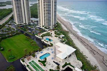 5540 N Ocean Dr #8C - Riviera Beach, FL