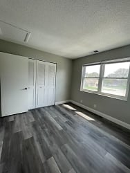 905 Manor Dr - Flora, IN
