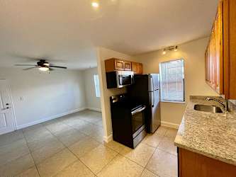 607 NE 29th Dr unit 26 - Wilton Manors, FL