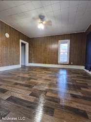 307 N Elm St - Newton, KS