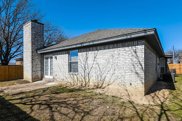 4648 Feathercrest Dr - Fort Worth, TX