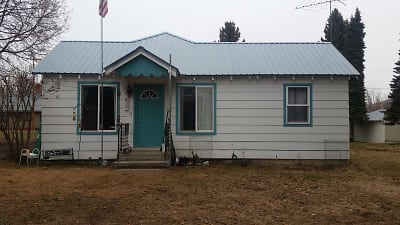 212 1st Ave S - Hot Springs, MT