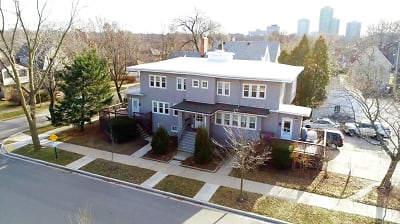 2221 E Beverly Rd - Shorewood, WI