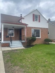 3896 Parkdale Rd - Cleveland Heights, OH