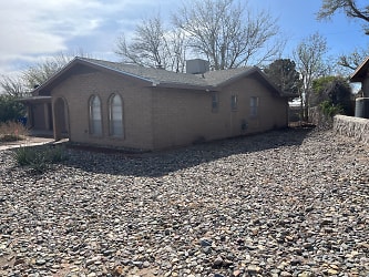 2711 Topley Ave - Las Cruces, NM