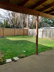 6729 Covered Patio.jpg