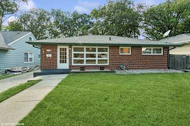 1216 Scottswood Rd - Rockford, IL