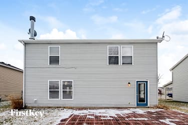 679 Runnymede Court - Greenfield, IN