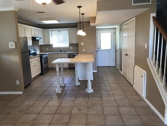 704 Chalet Ct - College Station, TX