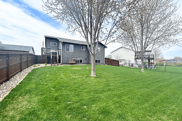 5704 S San Diego Ave - Sioux Falls, SD