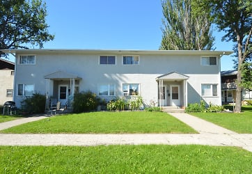 1438 S 14th St - Grand Forks, ND