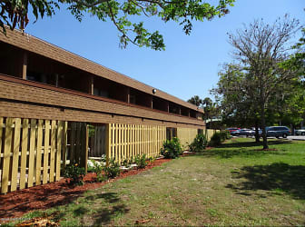 2180 Country Club Dr unit 218 - Titusville, FL