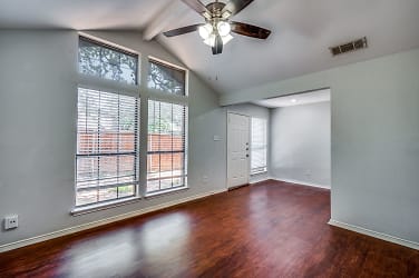 115 Peachtree Court Apartments - Kennedale, TX