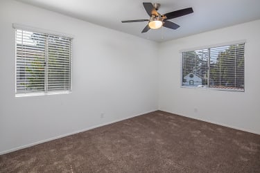 13524-30 Hilleary Place Apartments - Poway, CA