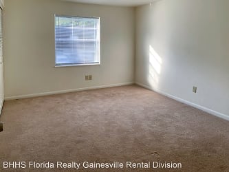 5620 NW 23rd Terrace - Gainesville, FL