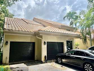 16377 Malibu Dr #16377 - Weston, FL